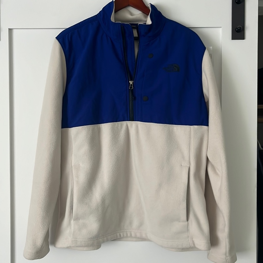 Women’s North Face Half Zip Pullover - Large